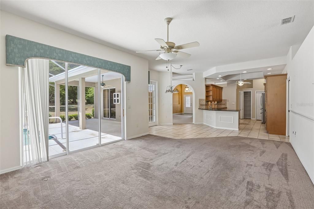 Activo con contrato: $619,900 (4 camas, 3 baños, 2466 Pies cuadrados)