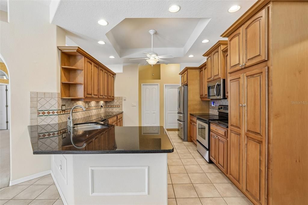 Activo con contrato: $619,900 (4 camas, 3 baños, 2466 Pies cuadrados)