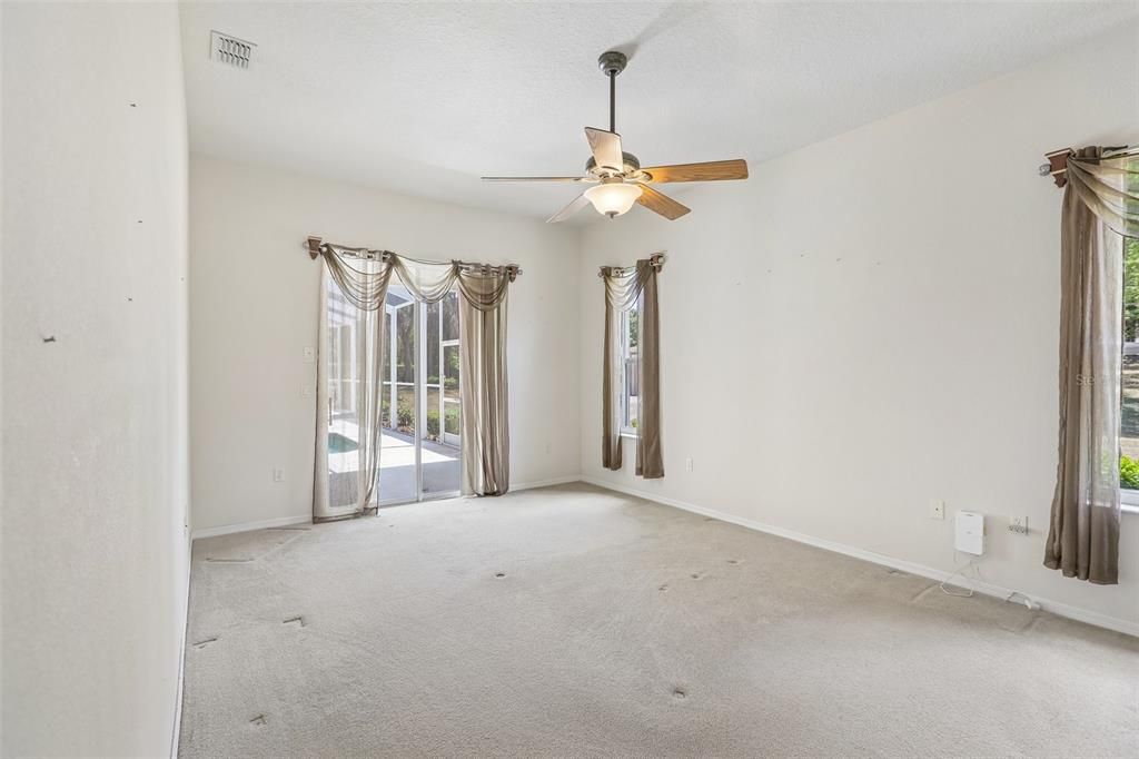 Activo con contrato: $619,900 (4 camas, 3 baños, 2466 Pies cuadrados)