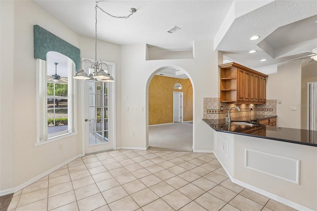 Activo con contrato: $619,900 (4 camas, 3 baños, 2466 Pies cuadrados)