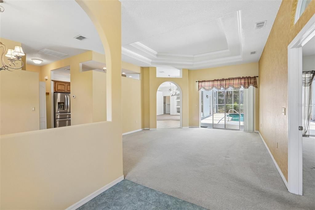 Activo con contrato: $619,900 (4 camas, 3 baños, 2466 Pies cuadrados)