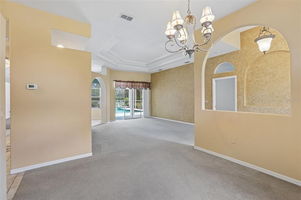 Activo con contrato: $619,900 (4 camas, 3 baños, 2466 Pies cuadrados)