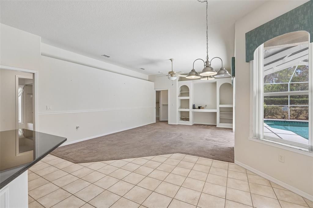 Activo con contrato: $619,900 (4 camas, 3 baños, 2466 Pies cuadrados)