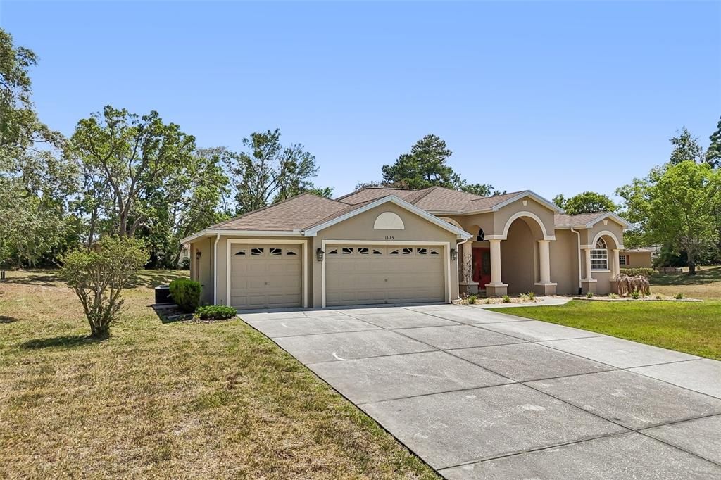 Activo con contrato: $619,900 (4 camas, 3 baños, 2466 Pies cuadrados)