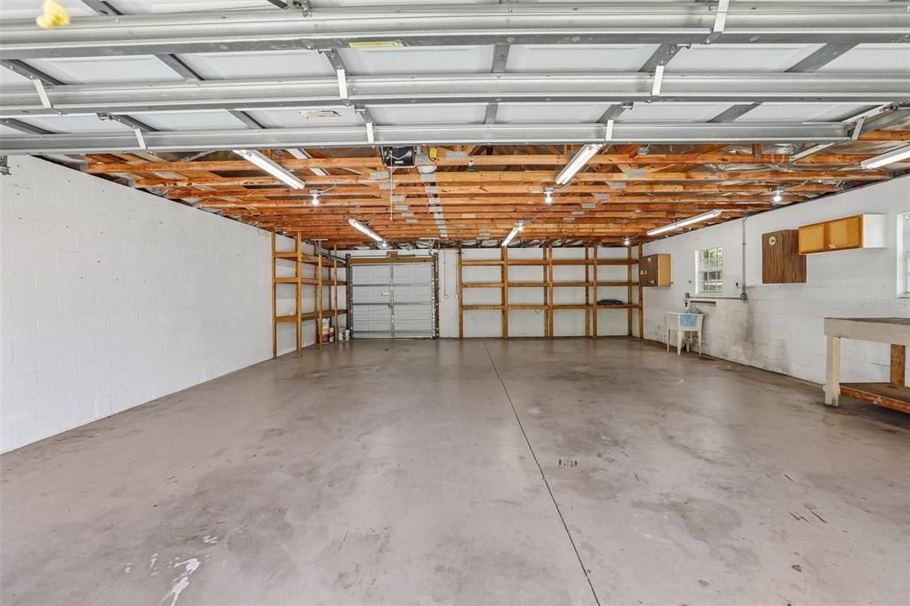 Activo con contrato: $619,900 (4 camas, 3 baños, 2466 Pies cuadrados)