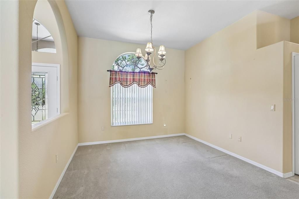 Activo con contrato: $619,900 (4 camas, 3 baños, 2466 Pies cuadrados)