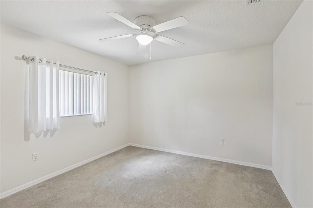Activo con contrato: $619,900 (4 camas, 3 baños, 2466 Pies cuadrados)