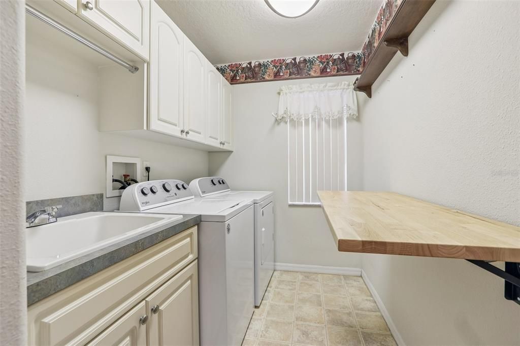 Activo con contrato: $619,900 (4 camas, 3 baños, 2466 Pies cuadrados)