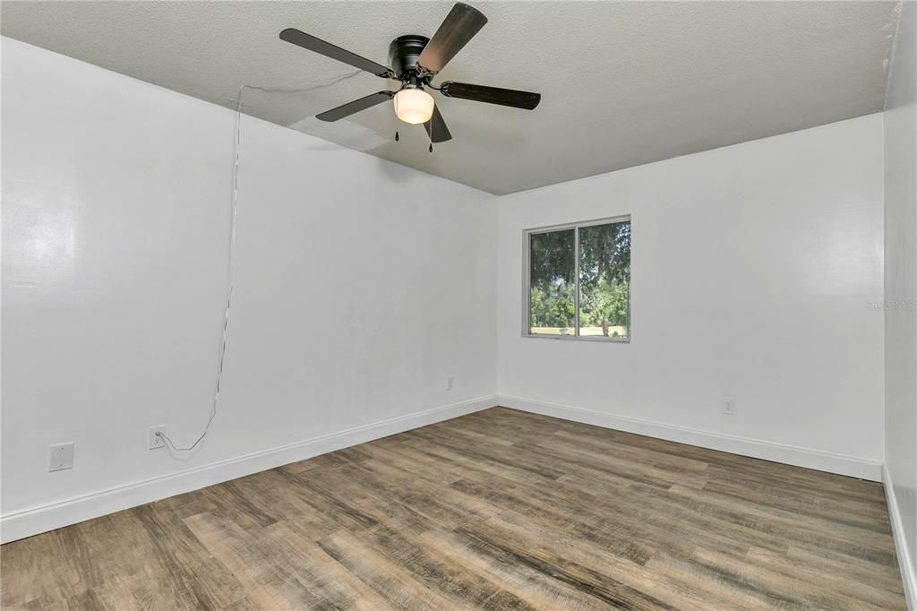 For Sale: $109,900 (2 beds, 1 baths, 1031 Square Feet)