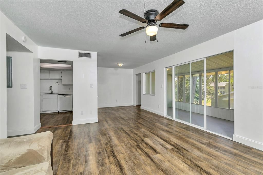 For Sale: $109,900 (2 beds, 1 baths, 1031 Square Feet)