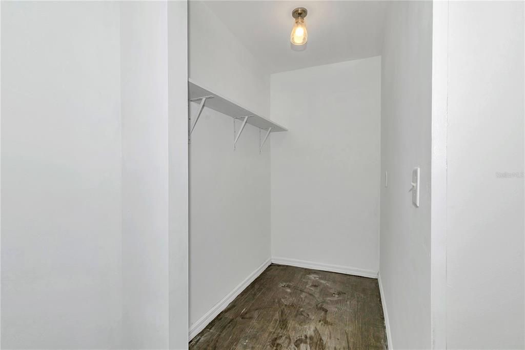 For Sale: $109,900 (2 beds, 1 baths, 1031 Square Feet)