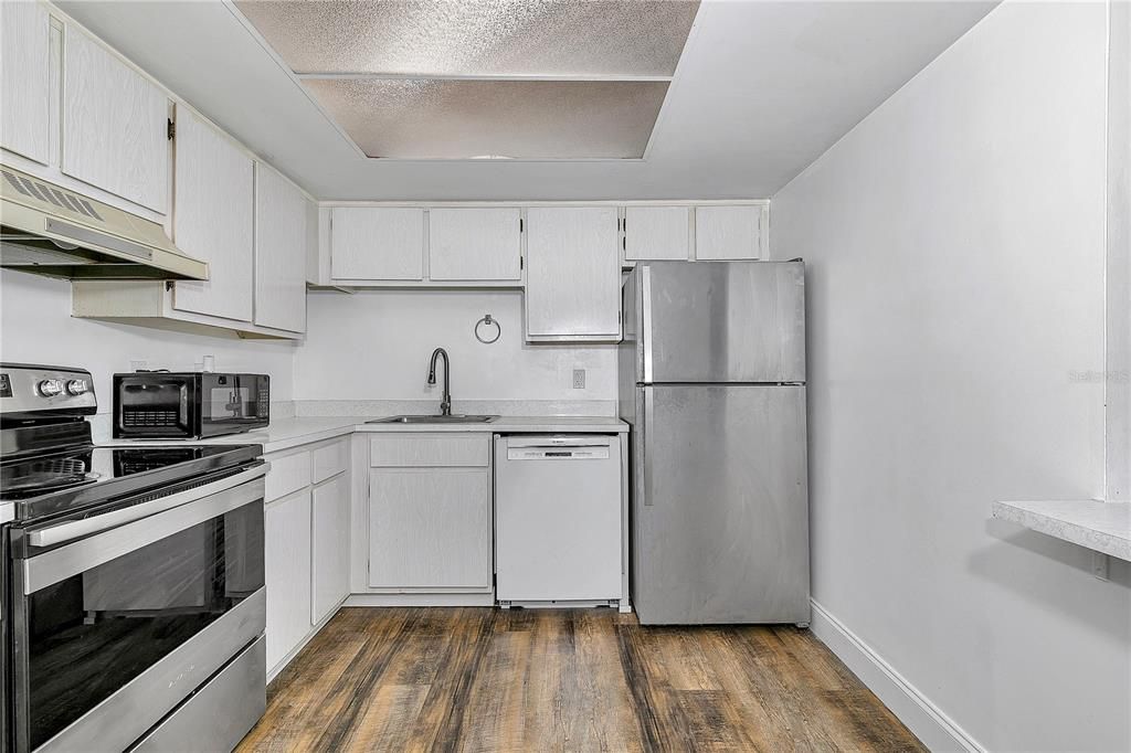 For Sale: $109,900 (2 beds, 1 baths, 1031 Square Feet)