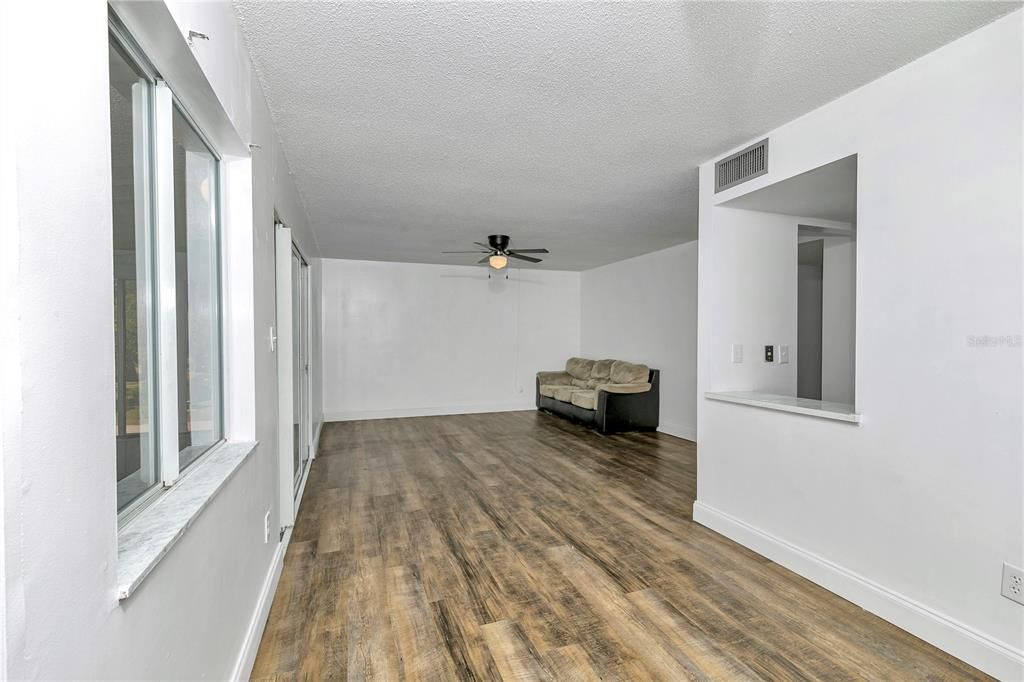 For Sale: $109,900 (2 beds, 1 baths, 1031 Square Feet)