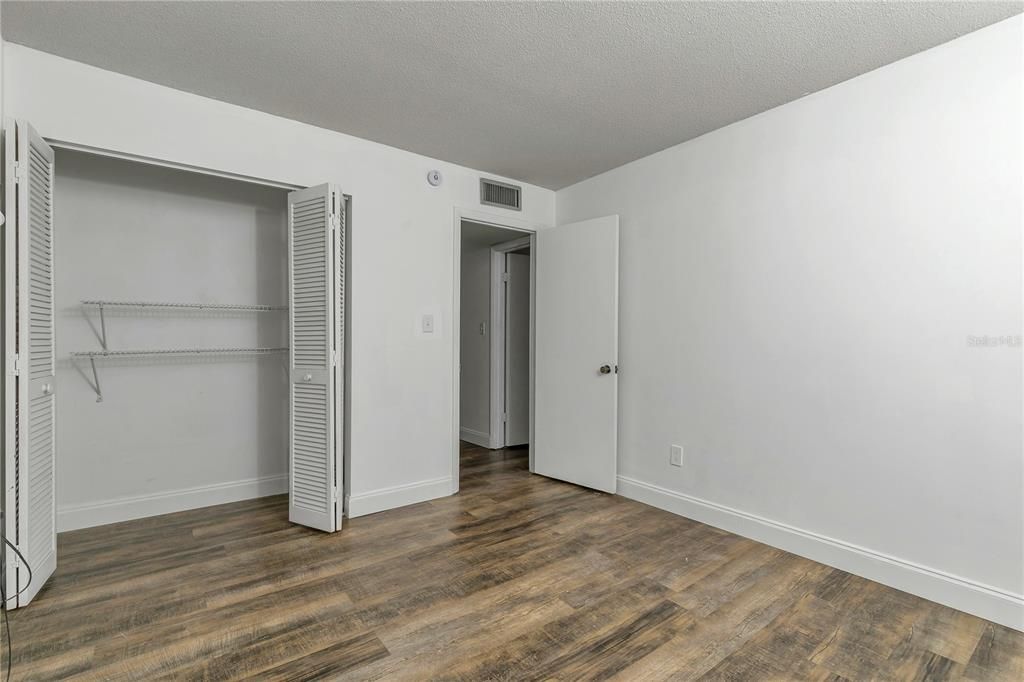 For Sale: $109,900 (2 beds, 1 baths, 1031 Square Feet)