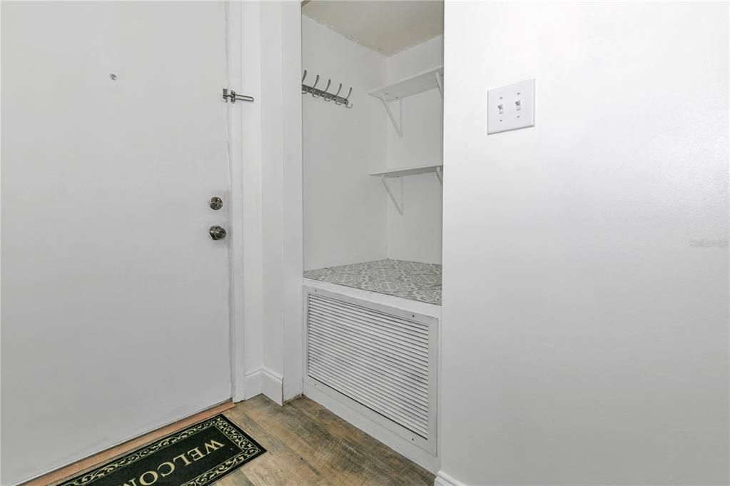 For Sale: $109,900 (2 beds, 1 baths, 1031 Square Feet)