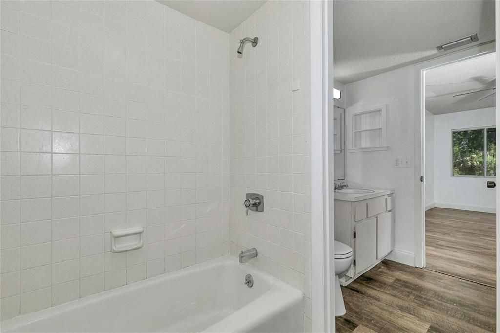 For Sale: $109,900 (2 beds, 1 baths, 1031 Square Feet)