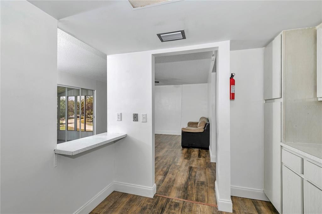 For Sale: $109,900 (2 beds, 1 baths, 1031 Square Feet)