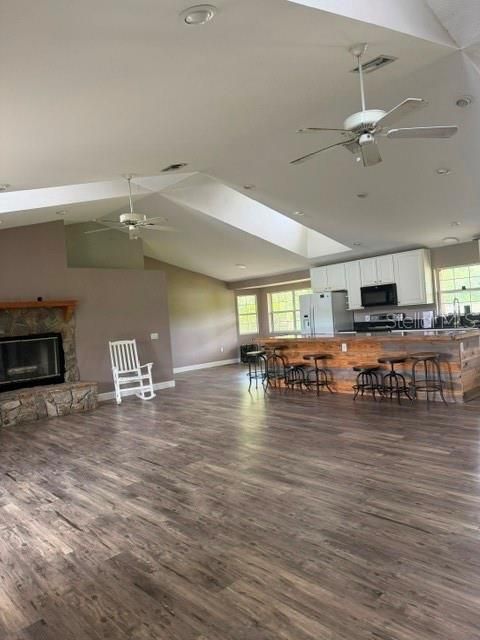 For Rent: $5,200 (3 beds, 2 baths, 2134 Square Feet)