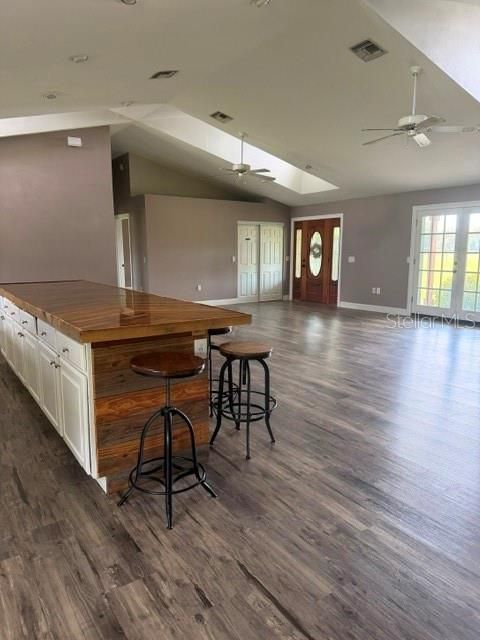 For Rent: $5,200 (3 beds, 2 baths, 2134 Square Feet)