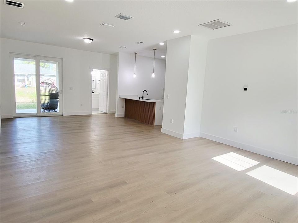 For Rent: $2,150 (3 beds, 2 baths, 1681 Square Feet)