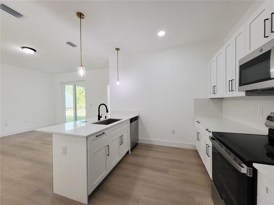 For Rent: $2,150 (3 beds, 2 baths, 1681 Square Feet)