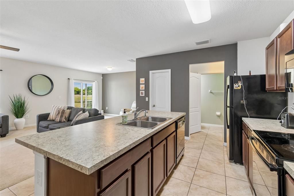 For Sale: $335,000 (3 beds, 2 baths, 1767 Square Feet)