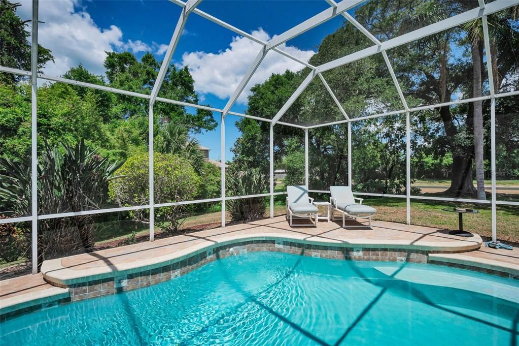 Activo con contrato: $450,000 (3 camas, 2 baños, 2387 Pies cuadrados)