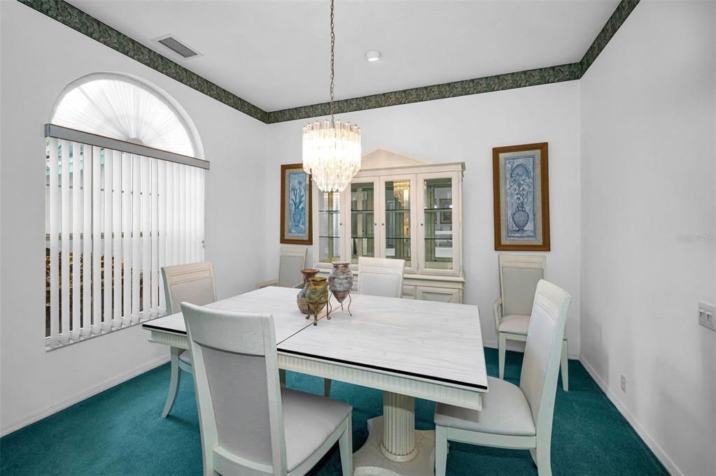 Activo con contrato: $450,000 (3 camas, 2 baños, 2387 Pies cuadrados)