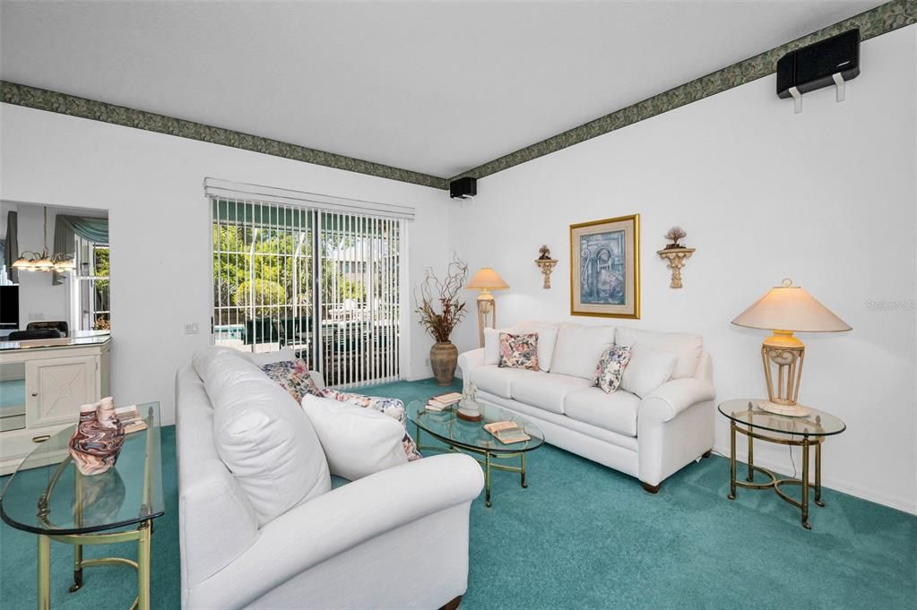 Activo con contrato: $450,000 (3 camas, 2 baños, 2387 Pies cuadrados)