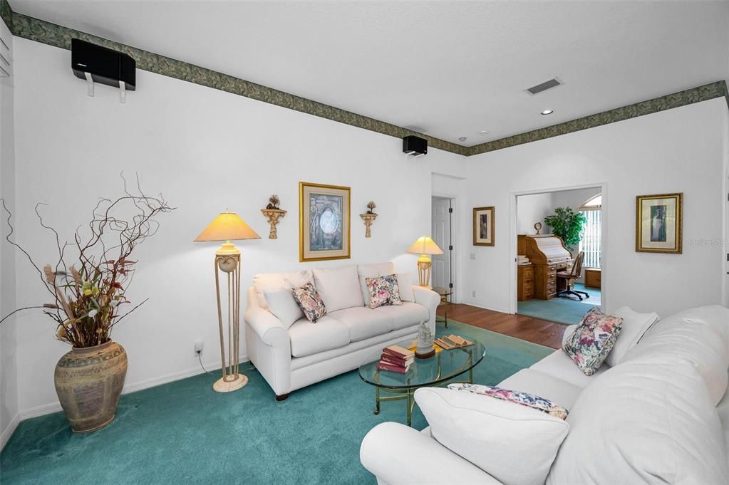 Activo con contrato: $450,000 (3 camas, 2 baños, 2387 Pies cuadrados)