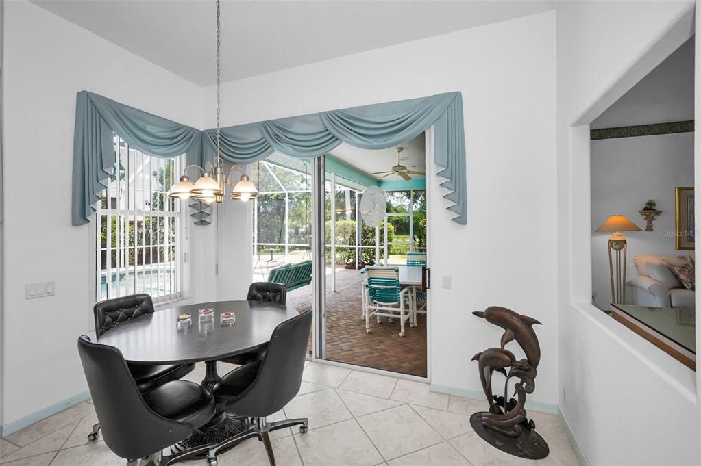 Activo con contrato: $450,000 (3 camas, 2 baños, 2387 Pies cuadrados)