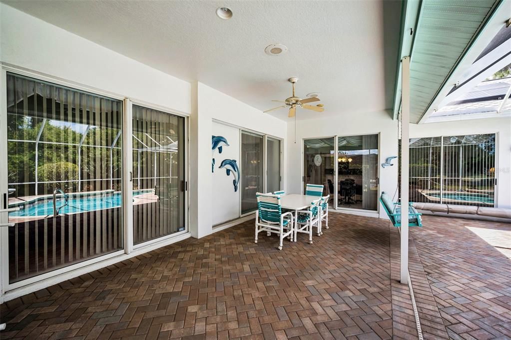 Activo con contrato: $450,000 (3 camas, 2 baños, 2387 Pies cuadrados)