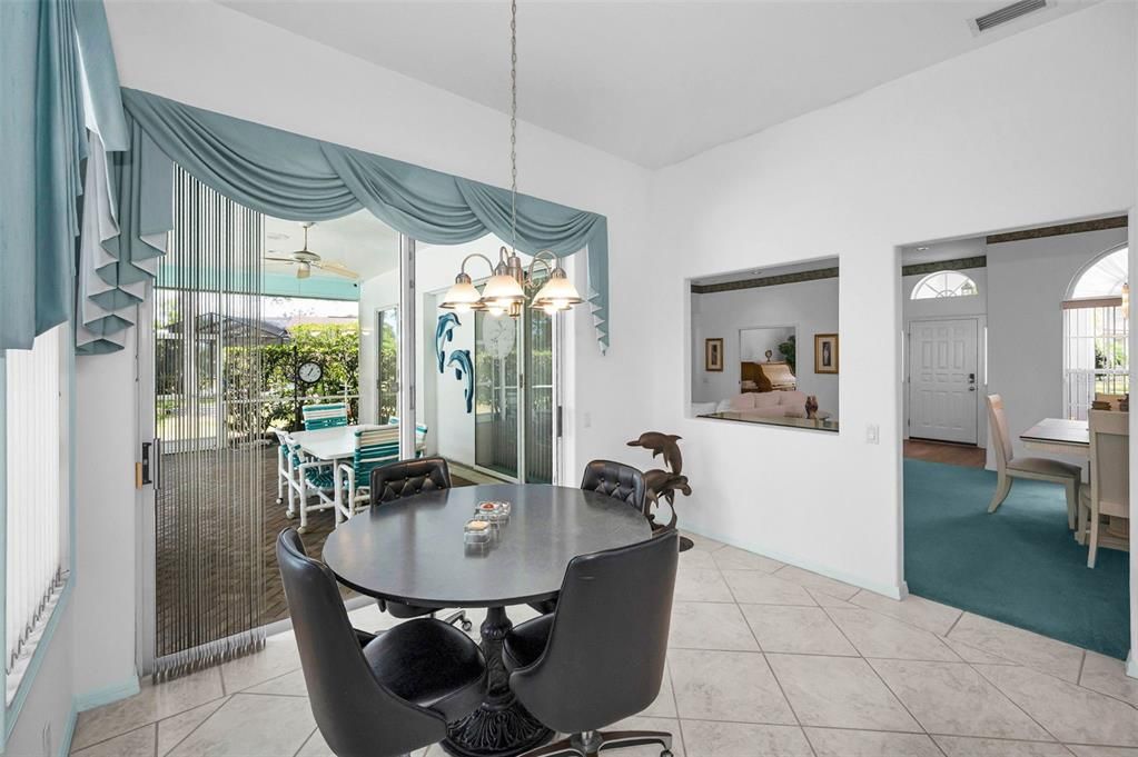 Activo con contrato: $450,000 (3 camas, 2 baños, 2387 Pies cuadrados)