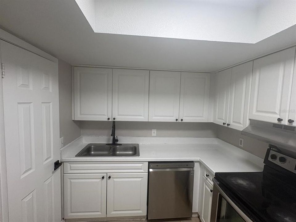 For Rent: $1,650 (2 beds, 2 baths, 905 Square Feet)