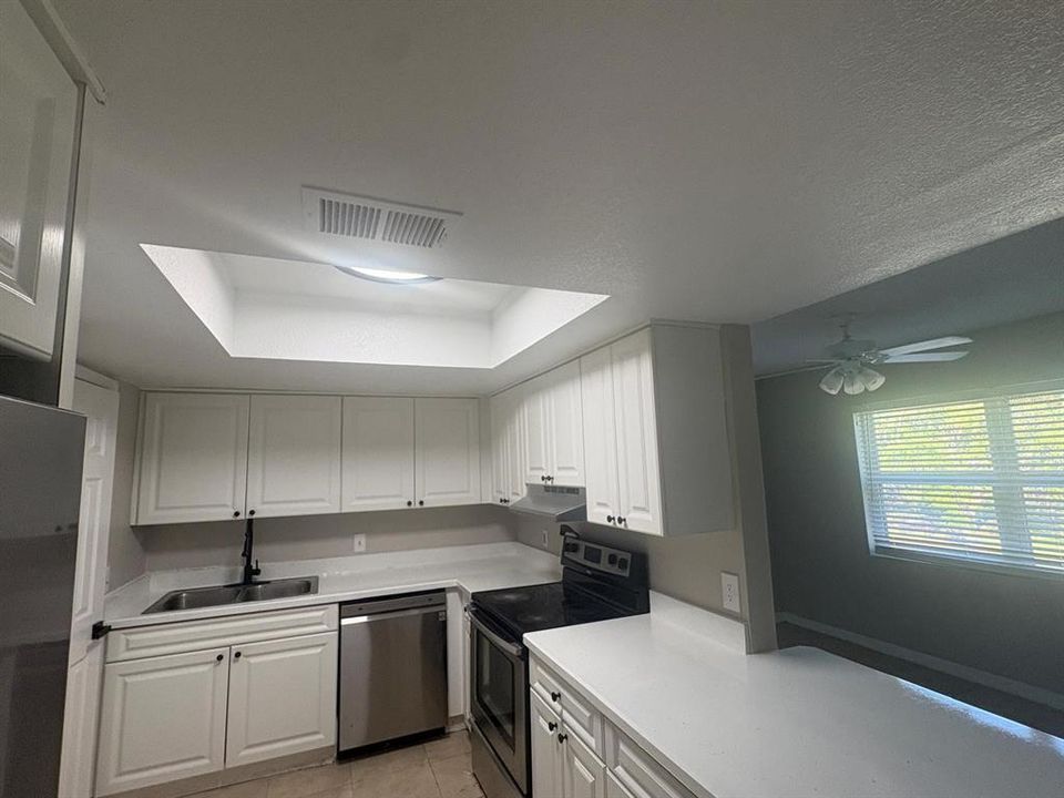 For Rent: $1,650 (2 beds, 2 baths, 905 Square Feet)