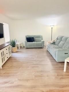 Active With Contract: $125,000 (2 beds, 2 baths, 976 Square Feet)