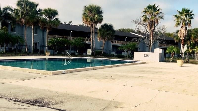 Active With Contract: $125,000 (2 beds, 2 baths, 976 Square Feet)