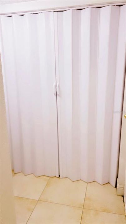 Active With Contract: $125,000 (2 beds, 2 baths, 976 Square Feet)