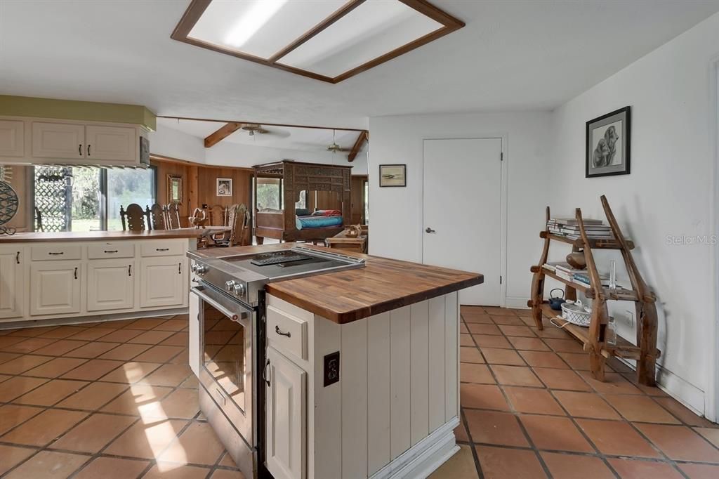 For Sale: $629,000 (3 beds, 2 baths, 3013 Square Feet)