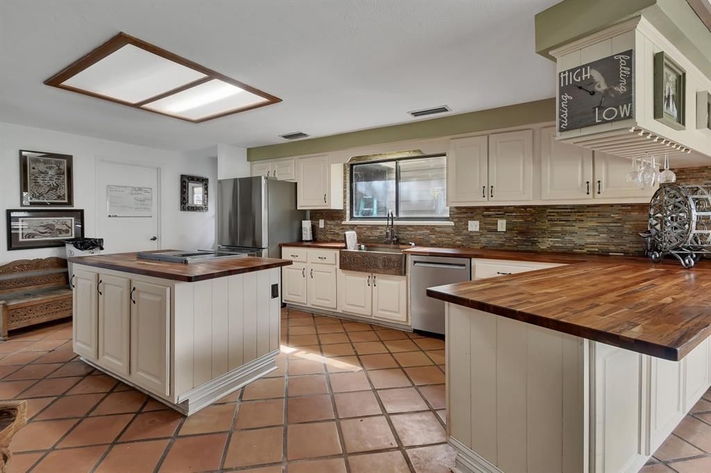 For Sale: $629,000 (3 beds, 2 baths, 3013 Square Feet)