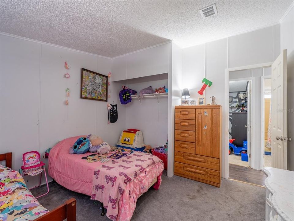 For Sale: $475,000 (2 beds, 1 baths, 1296 Square Feet)