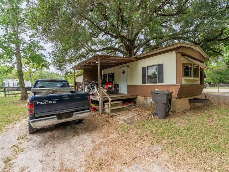 For Sale: $475,000 (2 beds, 1 baths, 1296 Square Feet)