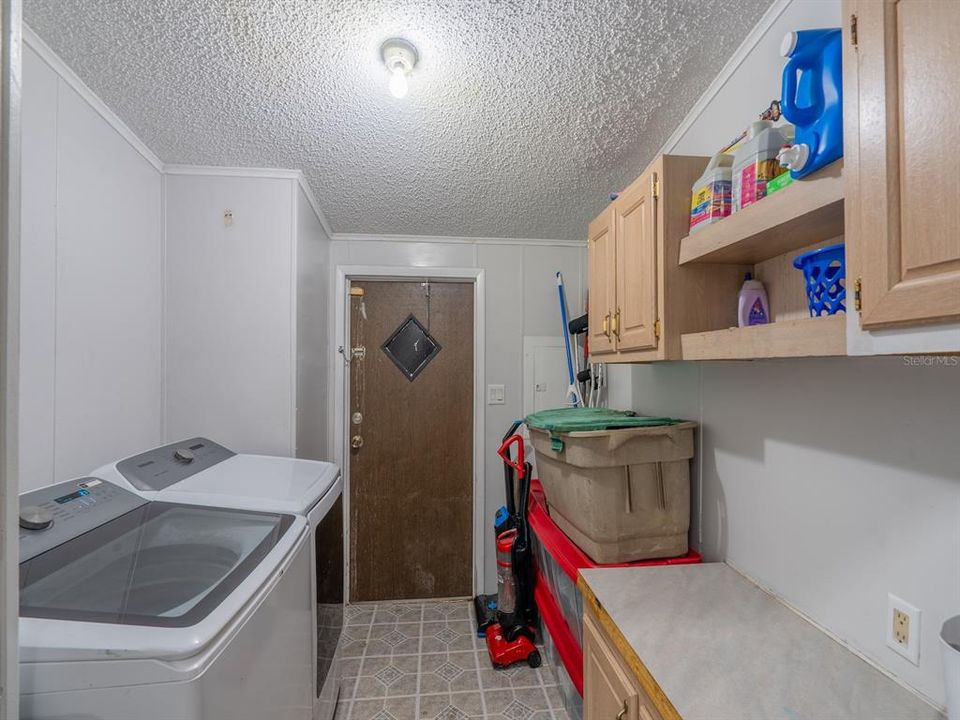 For Sale: $475,000 (2 beds, 1 baths, 1296 Square Feet)