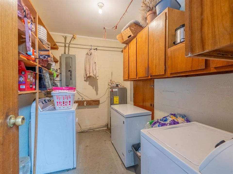 For Sale: $475,000 (2 beds, 1 baths, 1296 Square Feet)