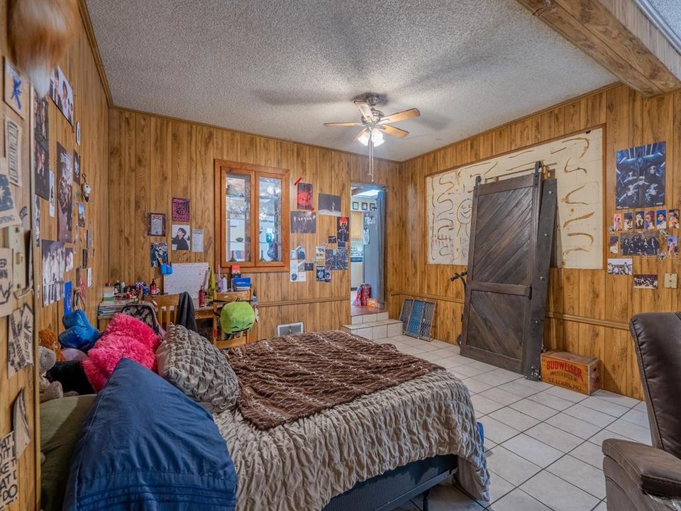 For Sale: $475,000 (2 beds, 1 baths, 1296 Square Feet)