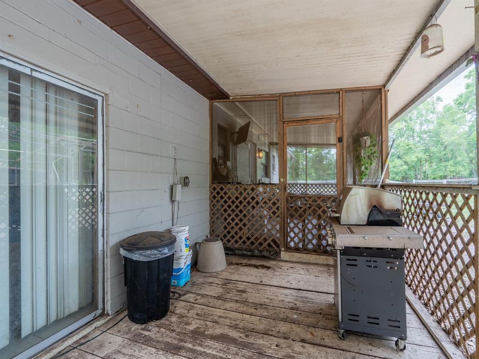 For Sale: $475,000 (2 beds, 1 baths, 1296 Square Feet)