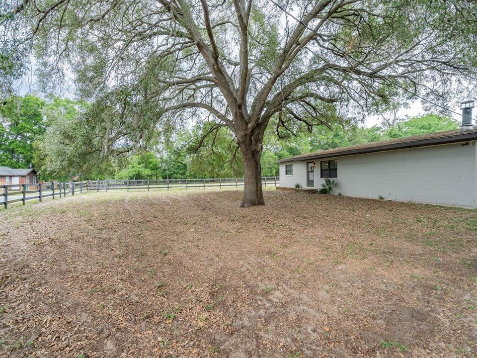 For Sale: $475,000 (2 beds, 1 baths, 1296 Square Feet)