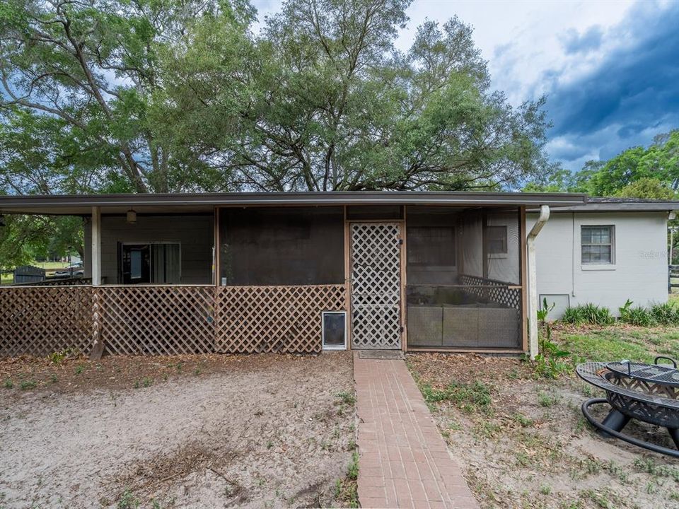 For Sale: $475,000 (2 beds, 1 baths, 1296 Square Feet)