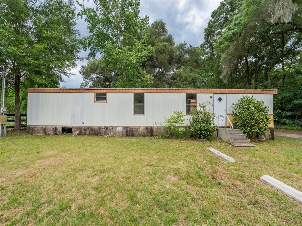 For Sale: $475,000 (2 beds, 1 baths, 1296 Square Feet)