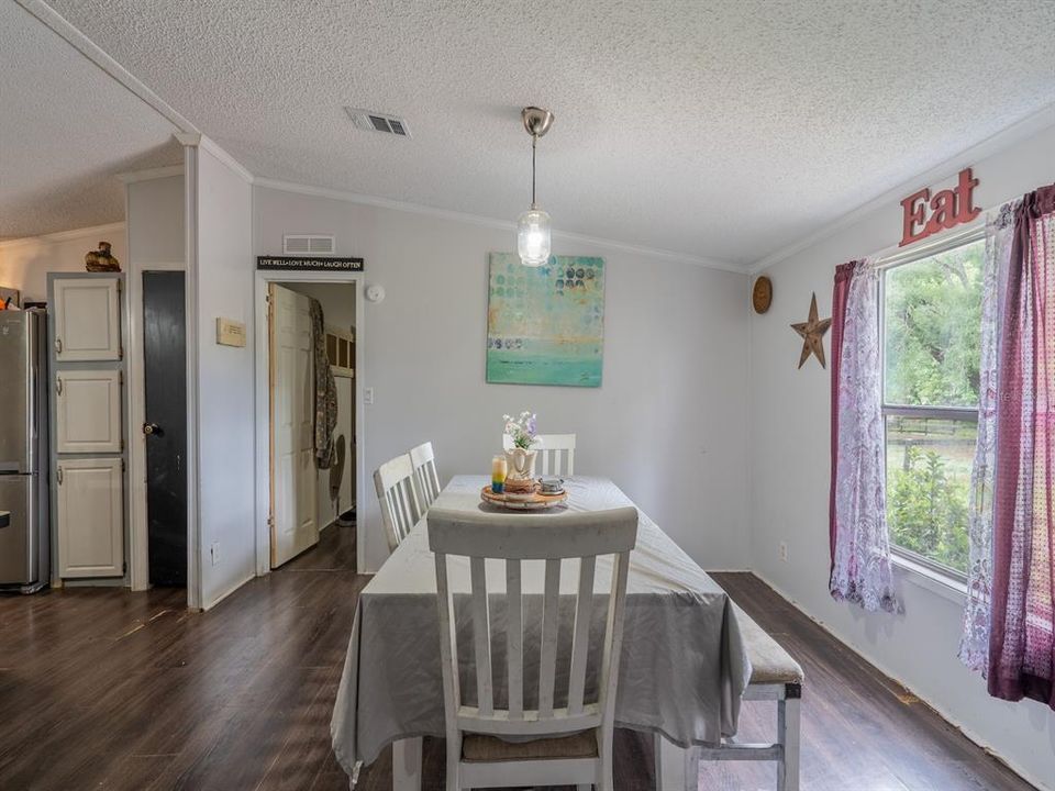 For Sale: $475,000 (2 beds, 1 baths, 1296 Square Feet)